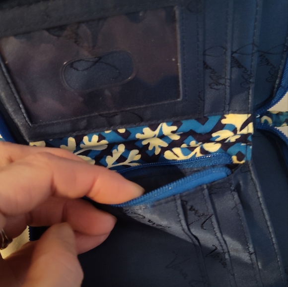 NWOT! Vera Bradley Wristlet - Picture 9 of 11